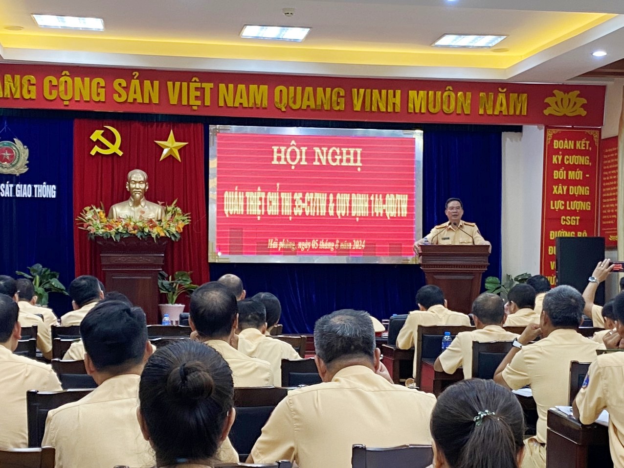 Phòng Cảnh sát giao thông tổ chức Quán triệt Chi thị 35-CT/TW ngày 14/6/2024 của Ban Chấp hành Trung ương 